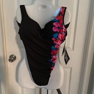 NWT Miraclesuit Escape size 10